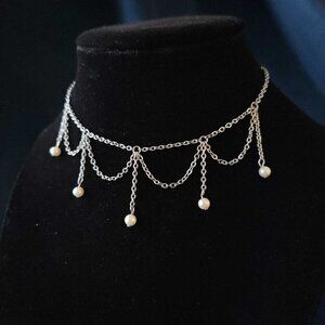 Victorian white pearls and draped chains necklace with a small silver chain